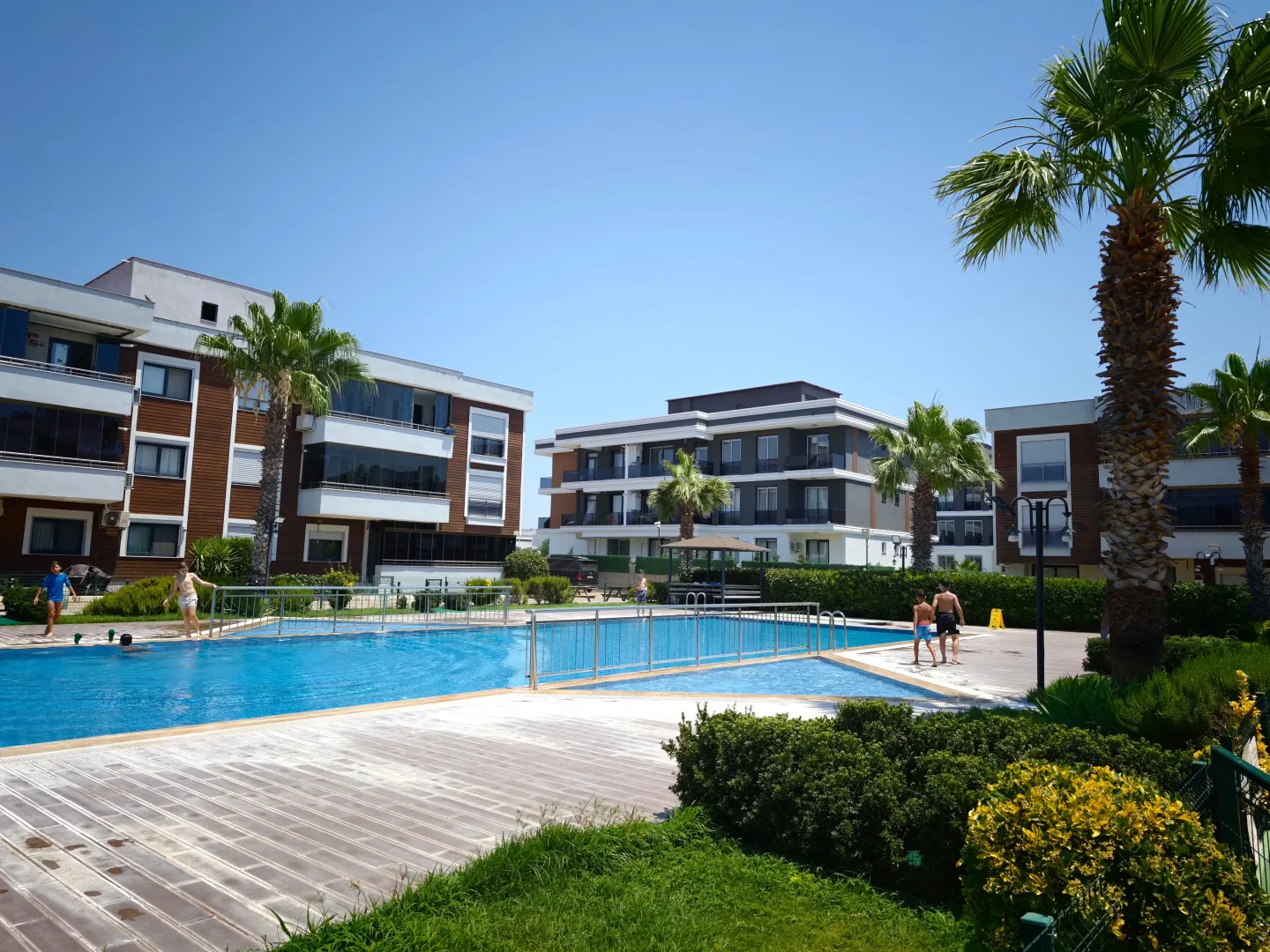 Süvarioğlu Sitesi'nde 3+1, 130 m², Satılık Havuzlu Daire