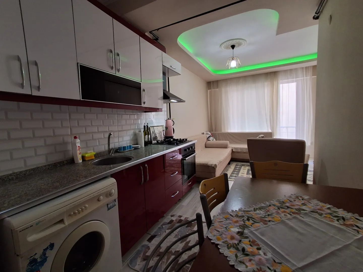 Merkezi Konumda | Toplu Taşımaya Yakın | Eşyalı 1+1 Kiralık